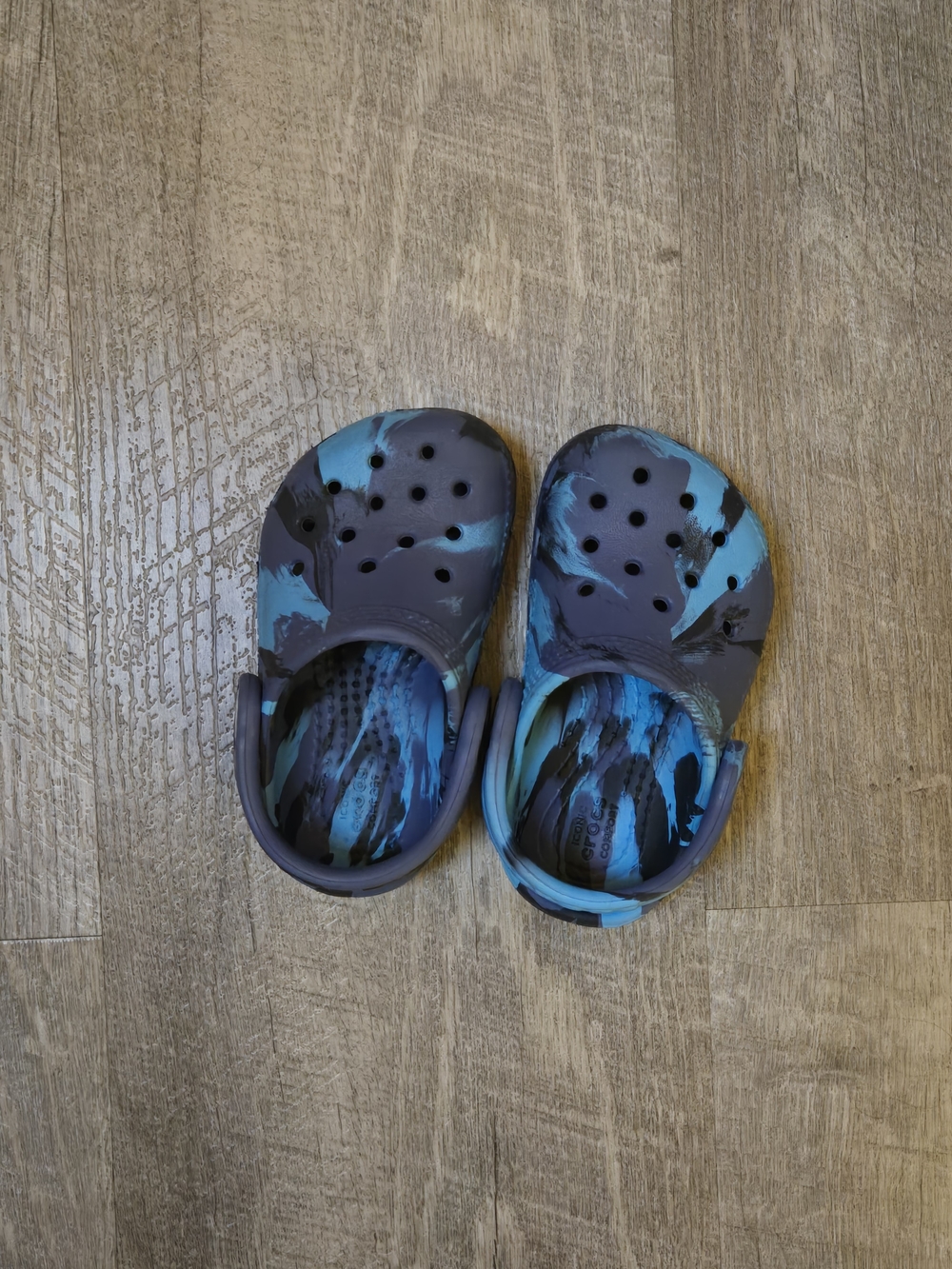 CROCS Kids Tie-Dye Navy and Teal Clog